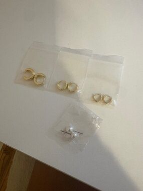 set of hoop earring and pearls!!